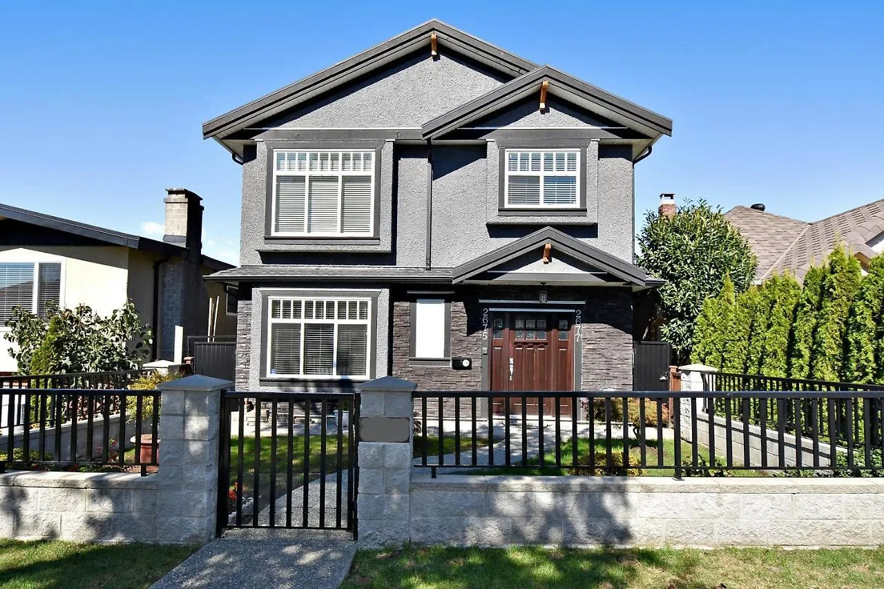 Konukevi Rare Find Exquisitely New Quiet & Safe Skytrain Home Vancouver